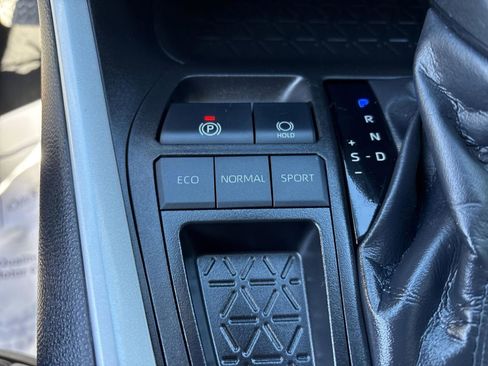 Used 2021 Toyota RAV4 XLE image 30