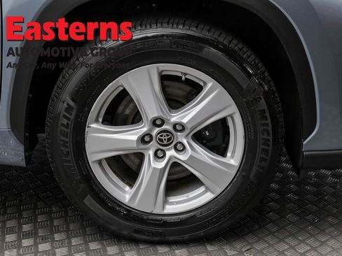 Used 2023 Toyota Highlander LE image 31