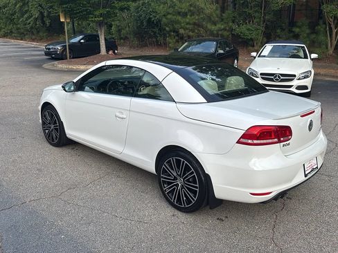 Used 2014 Volkswagen Eos FWD image 12