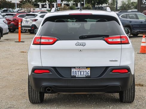 Used 2018 Jeep Cherokee Latitude image 3
