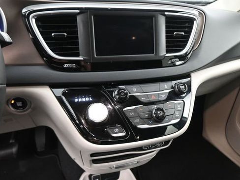 Used 2023 Chrysler Voyager LX FWD image 38