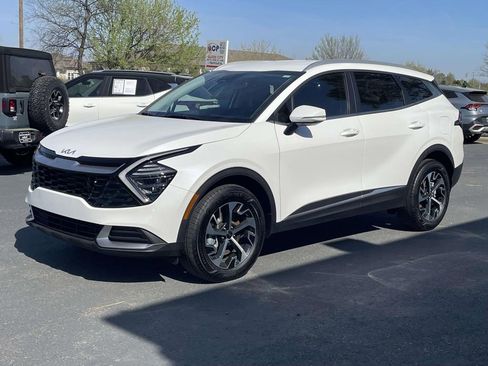 Used 2025 Kia Sportage EX image 3