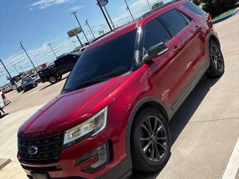 Used 2017 Ford Explorer XLT w/ Equipment Group 202A FWD image 1