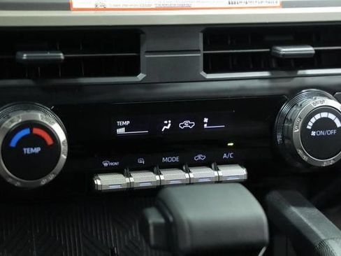 Used 2025 Toyota Tacoma SR5 AWD/4WD image 20