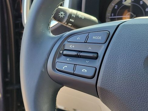 Used 2020 Hyundai Venue FWD image 28