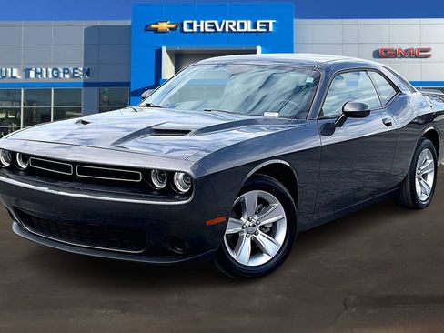 Used 2023 Dodge Challenger SXT image 3