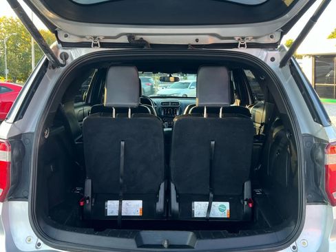 Used 2018 Ford Explorer XLT w/ Equipment Group 202A image 14