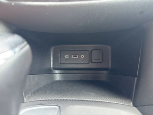 Used 2019 Chevrolet Equinox LT w/ Driver Convenience Package FWD image 24
