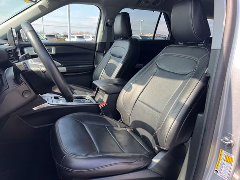 Used 2022 Ford Explorer Limited w/ Limited Technology Package image 18