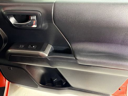 Used 2016 Toyota Tacoma TRD Sport AWD/4WD image 23