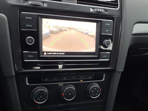 Used 2020 Volkswagen Golf 4-Door image 20