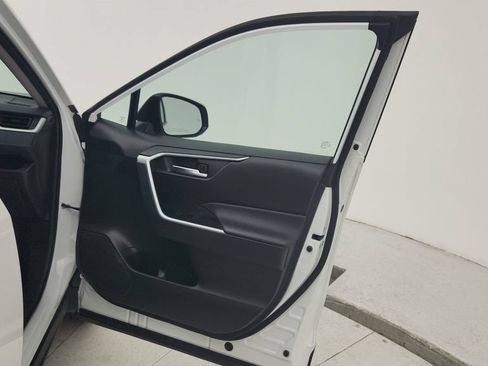 Used 2025 Toyota RAV4 XLE AWD/4WD image 24