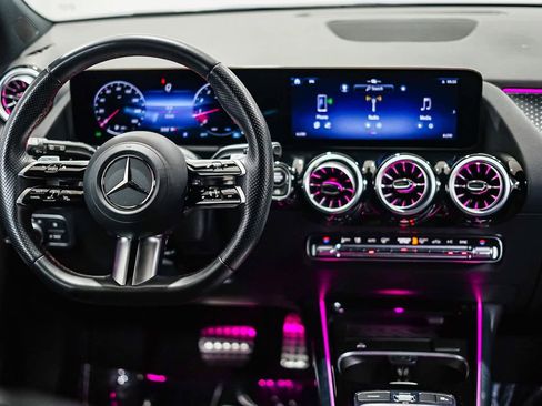 Used 2025 Mercedes-Benz GLA 250 image 11