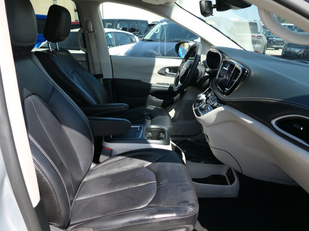 Certified 2023 Chrysler Pacifica Touring-L FWD image 27