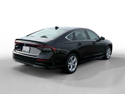 Certified 2023 Honda Accord LX image 5