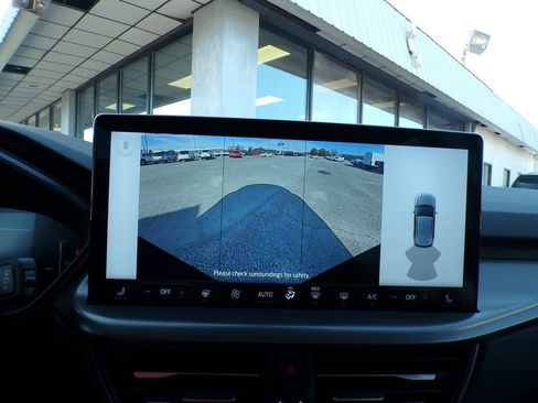 Used 2025 Ford Escape SE w/ Class II Trailer Tow Package FWD image 18