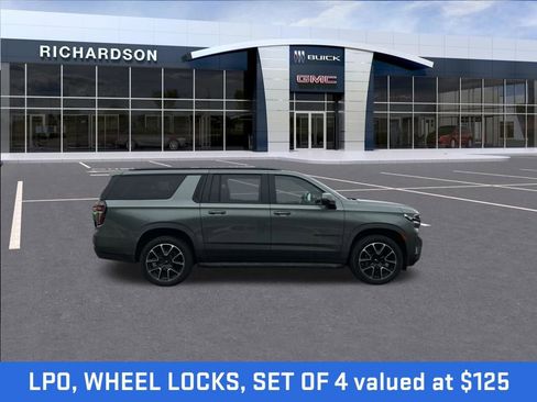 Used 2024 Chevrolet Suburban RST w/ Luxury Package image 7