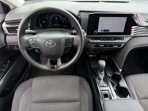 Used 2025 Toyota Camry LE image 12