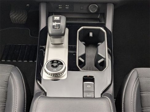 Used 2025 Mitsubishi Outlander SE image 19