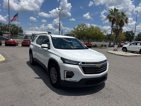 Used 2023 Chevrolet Traverse LT FWD image 1