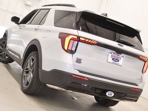 New 2026 Ford Explorer ST-Line w/ ST-Line Street Pack AWD/4WD image 35