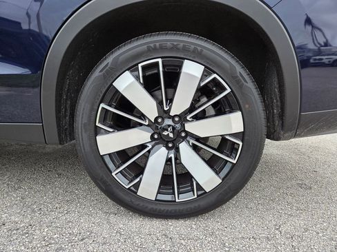 Used 2025 Mitsubishi Outlander SE image 16
