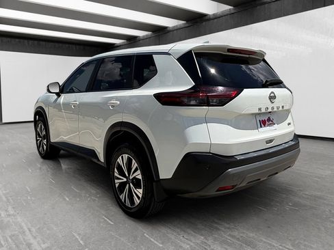 Used 2023 Nissan Rogue SV FWD image 3