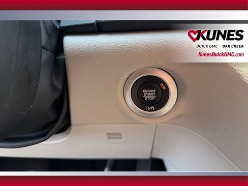 Used 2024 Chrysler Pacifica Touring-L FWD image 33