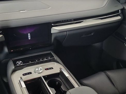 New 2027 Lincoln Navigator Premiere RWD image 13