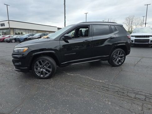 Used 2025 Jeep Compass Limited w/ High Altitude Package image 3