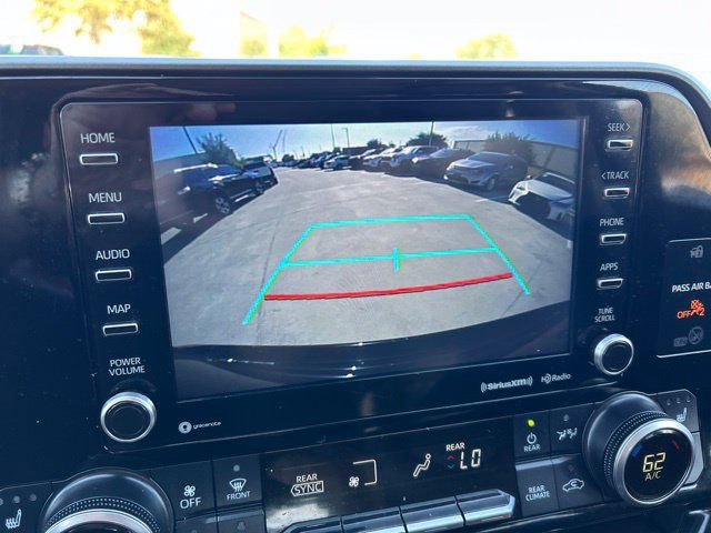 Used 2021 Toyota Highlander XLE AWD/4WD image 16