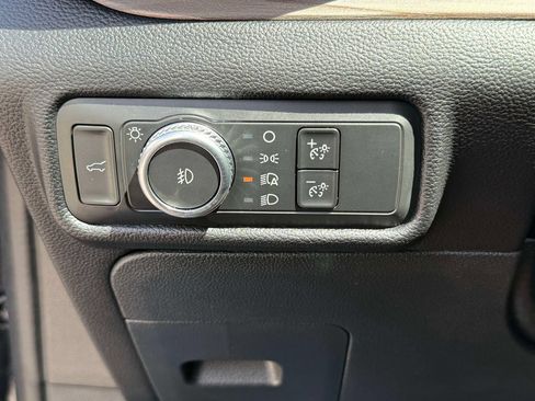 Used 2021 Ford Explorer Limited w/ Equipment Group 301A AWD/4WD image 31