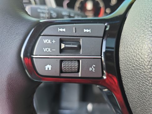 Used 2025 Honda Pilot Touring image 18
