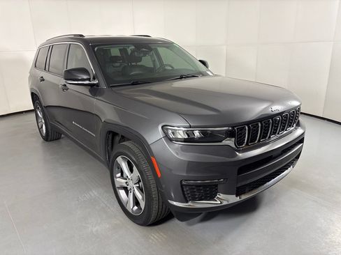 Used 2021 Jeep Grand Cherokee L Limited w/ Luxury Tech Group II AWD/4WD image 2