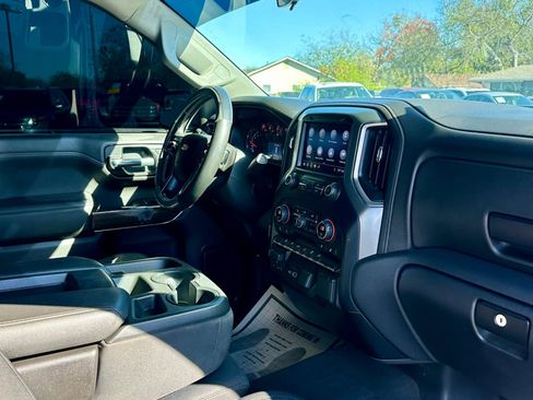 Used 2019 Chevrolet Silverado 1500 LT w/ Texas Edition image 4