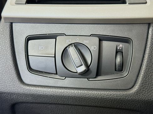 Used 2017 BMW 320i Sedan image 10