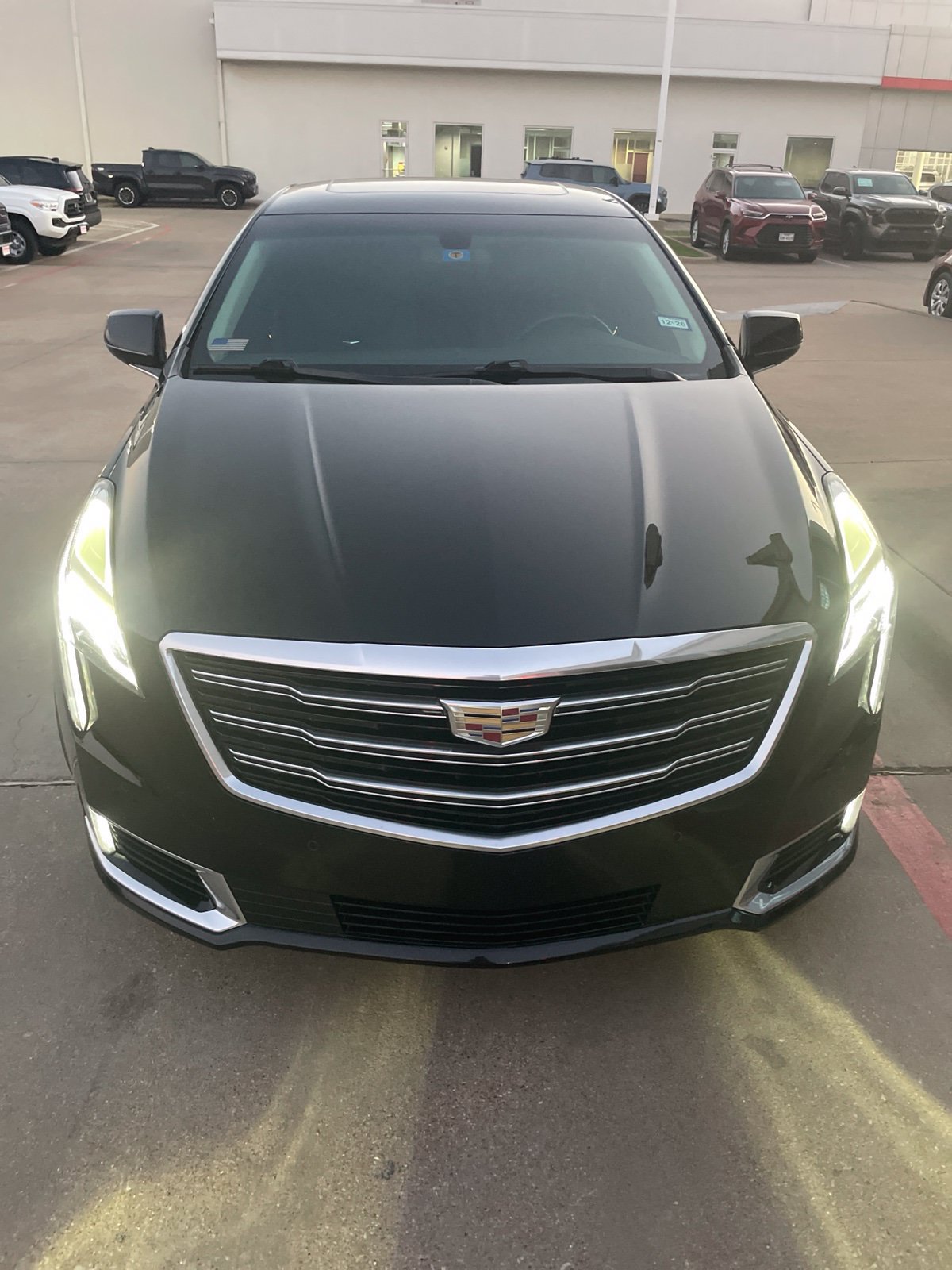 Used 2018 Cadillac XTS Luxury FWD image 3