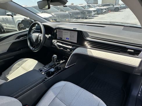Used 2025 Toyota Camry XLE FWD image 14