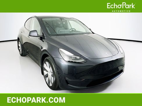 Used 2024 Tesla Model Y Long Range image 1