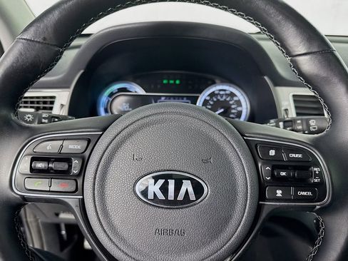 Used 2018 Kia Niro EX w/ EX Premium Package image 16