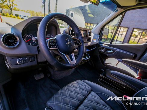 Used 2023 Mercedes-Benz Sprinter 3500 image 9