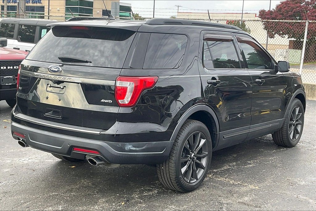 Used 2018 Ford Explorer XLT w/ Equipment Group 202A AWD/4WD image 12