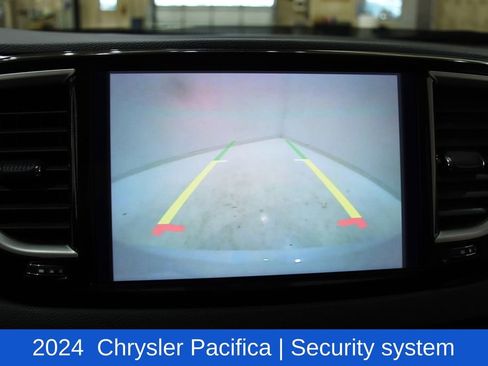 Used 2024 Chrysler Pacifica Touring-L image 18
