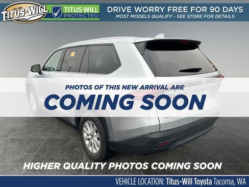 Used 2025 Toyota Grand Highlander AWD image 3