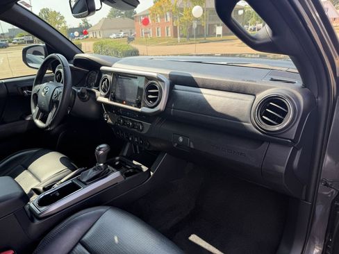 Used 2019 Toyota Tacoma Limited RWD image 17