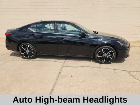 Used 2025 Nissan Altima 2.5 SR FWD image 7