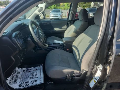 Used 2022 Toyota Tacoma SR AWD/4WD image 9