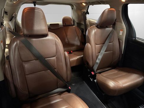 Used 2017 Toyota Sienna Limited AWD/4WD image 15