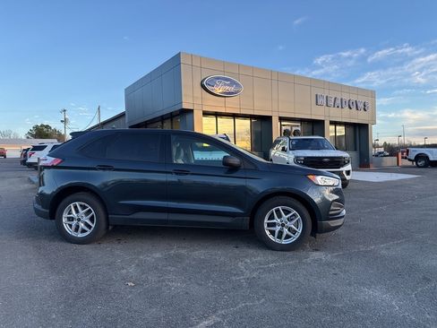 Used 2024 Ford Edge SE image 23