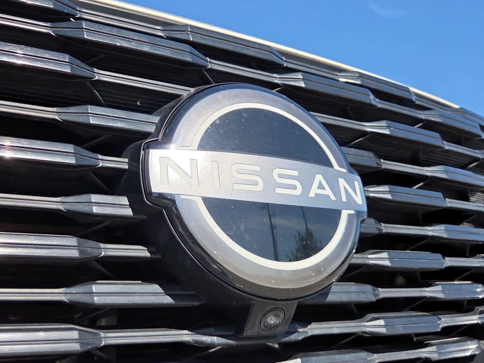 Used 2023 Nissan Rogue Platinum FWD image 11